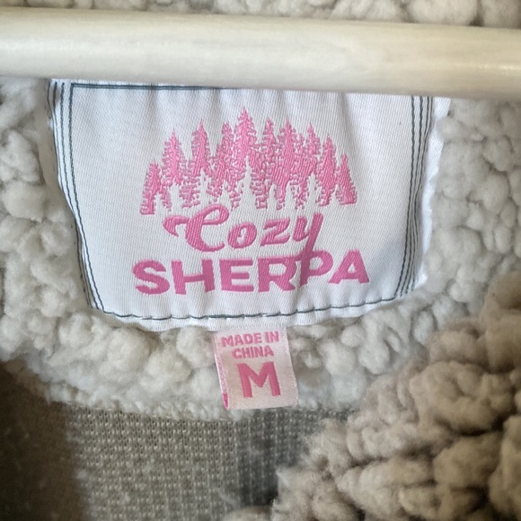 Cozy Sherpa jacket - size medium - EUC - Picture 2 of 3